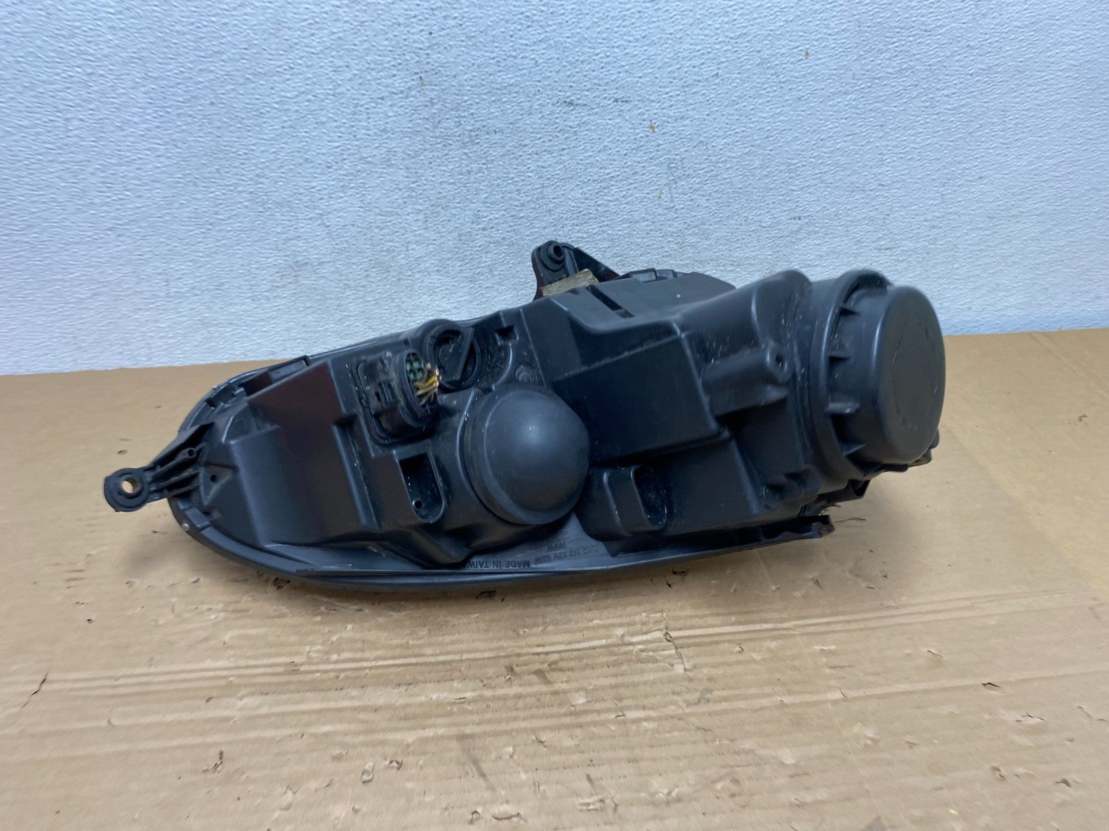 2005 to 2010 Volkswagen Jetta Left Driver LH Side Headlight Halogen AD4299 DW4