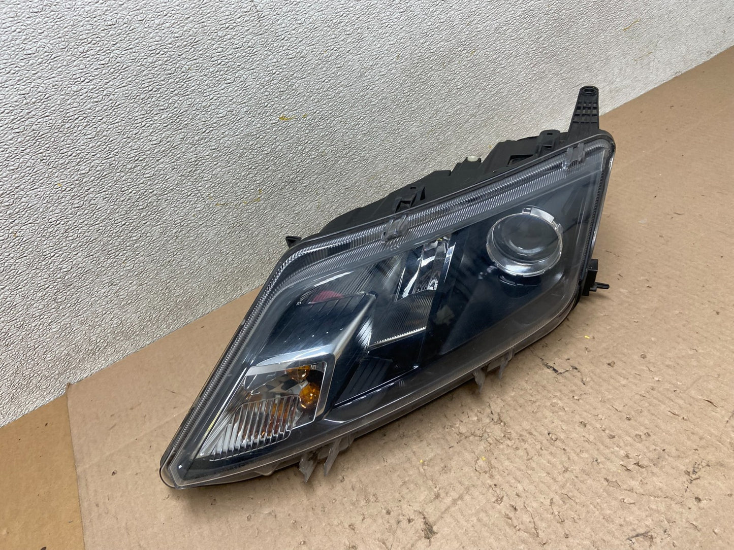 2010 2011 2012 Ford Fusion Left Driver LH Side Headlight Halogen Z6295 DW2