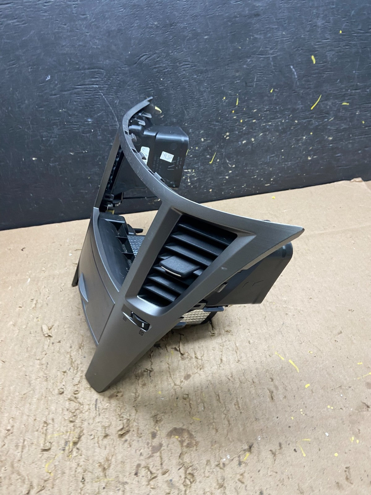 2010 - 2014 Subaru Outback Radio Console Dashboard Center Panel Trim T8302 DG3