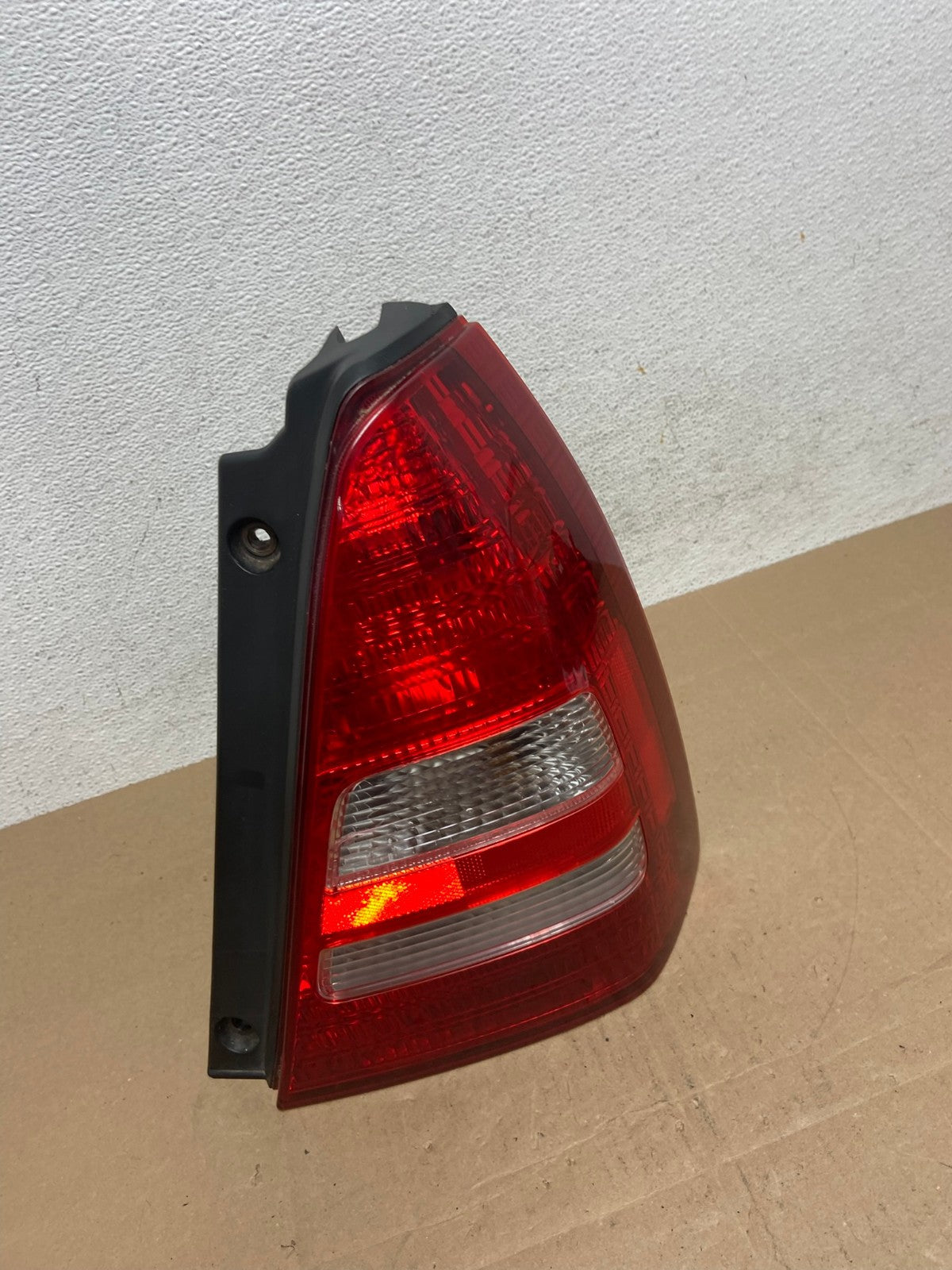 2003 2004 2005 Subaru Forester Right Passenger Rh Side Tail Light AE4984 LK2