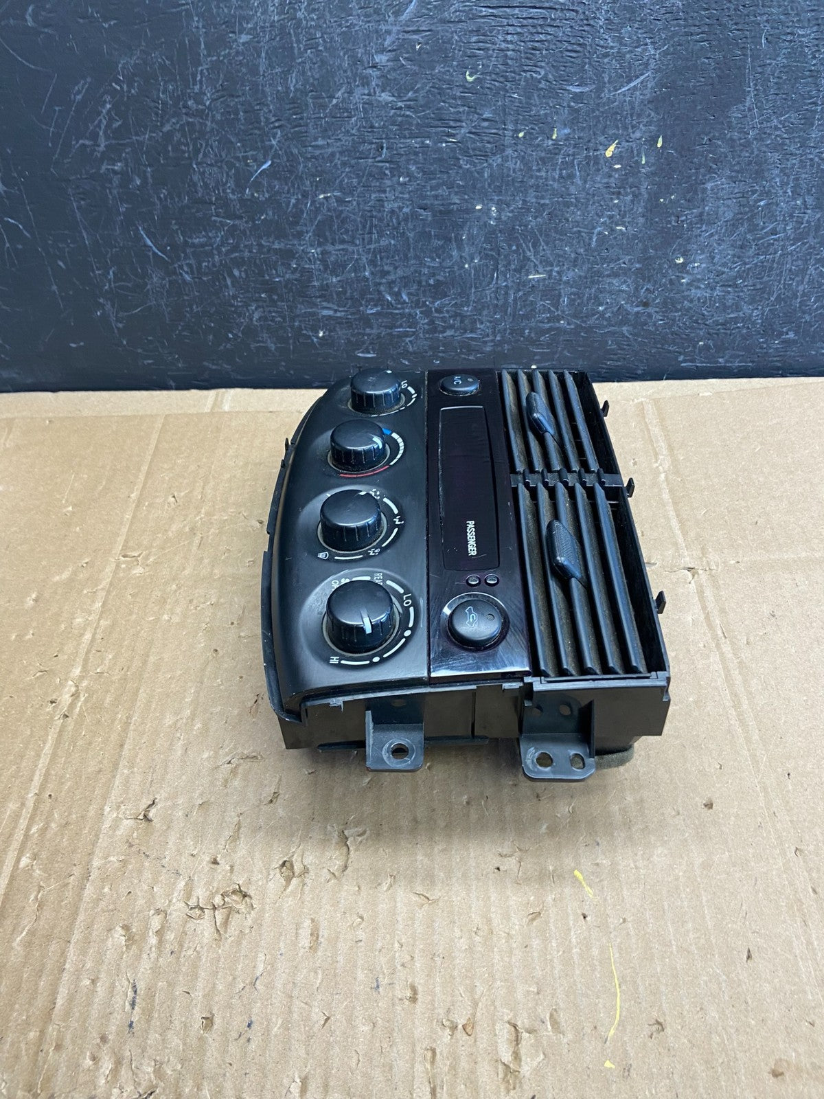 2004-2005 Toyota Sienna AC Climate Heater Temperature Control Air Vent AD2310 DG2