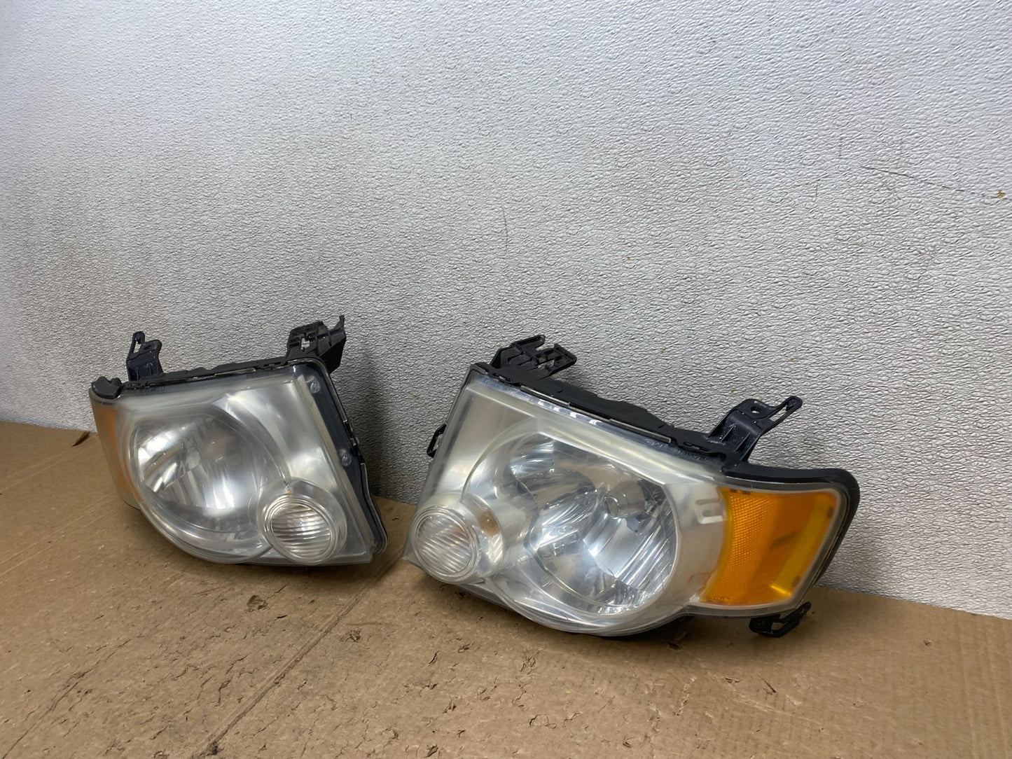 2008 to 2012 Ford Escape Headlights Left+Right Side Set Halogen V3727 DW1