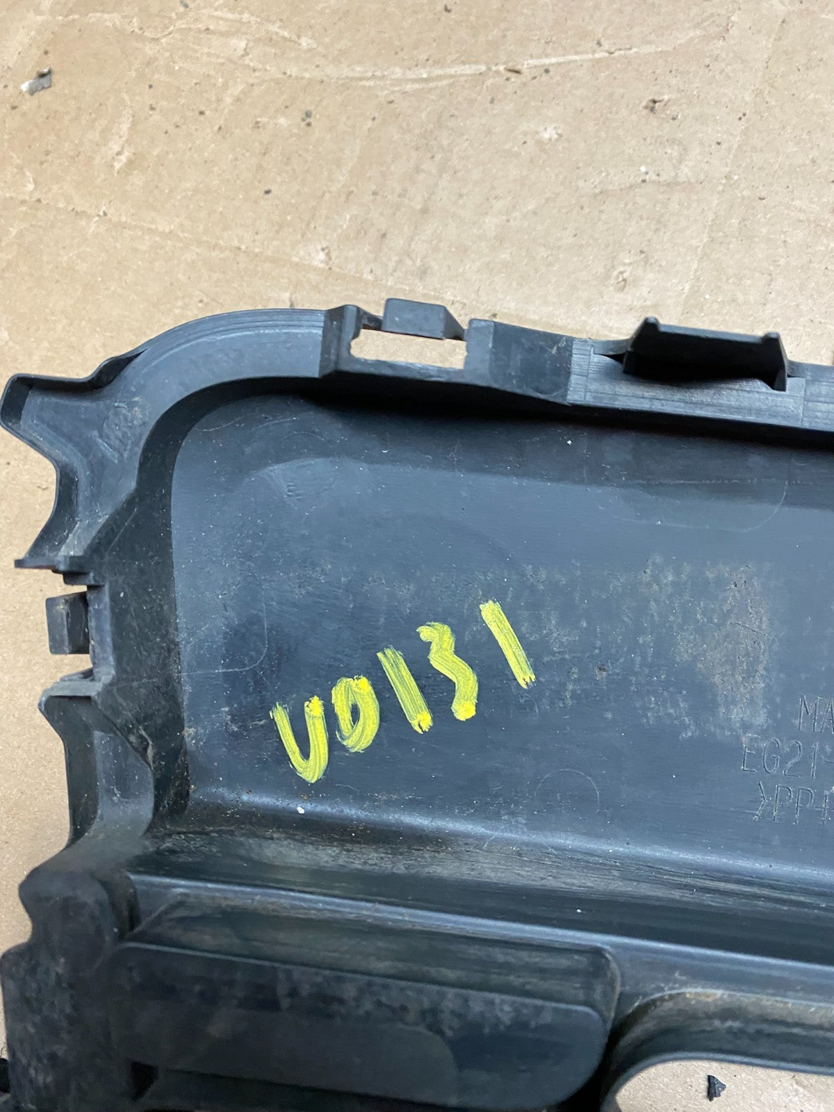 2007 to 2009 Mazda CX-7 Front Bumper Cover Lower Grille OEM U0131 DG8