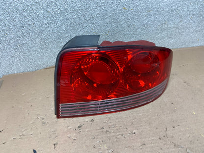 2002 - 2005 Hyundai Sonata Right Passenger RH Side Tail Light OEM AB0254 LK0