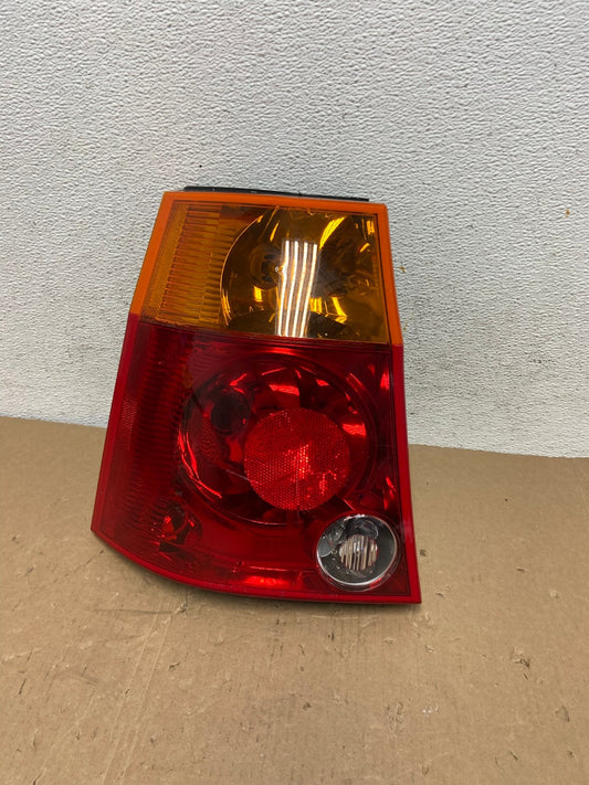 2004 2005 2006 Chrysler Pacifica Left Driver LH Tail Light AD7960 LK0
