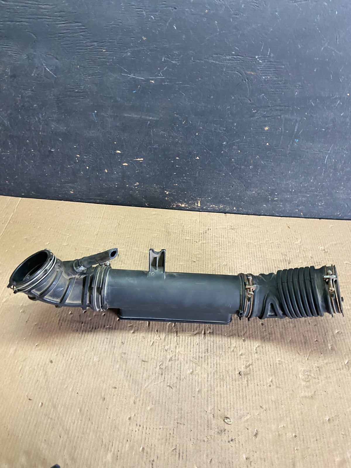 2009 to 2011 Kia Borrego Air Intake Duct Tube Pipe Oem P4044 DG5