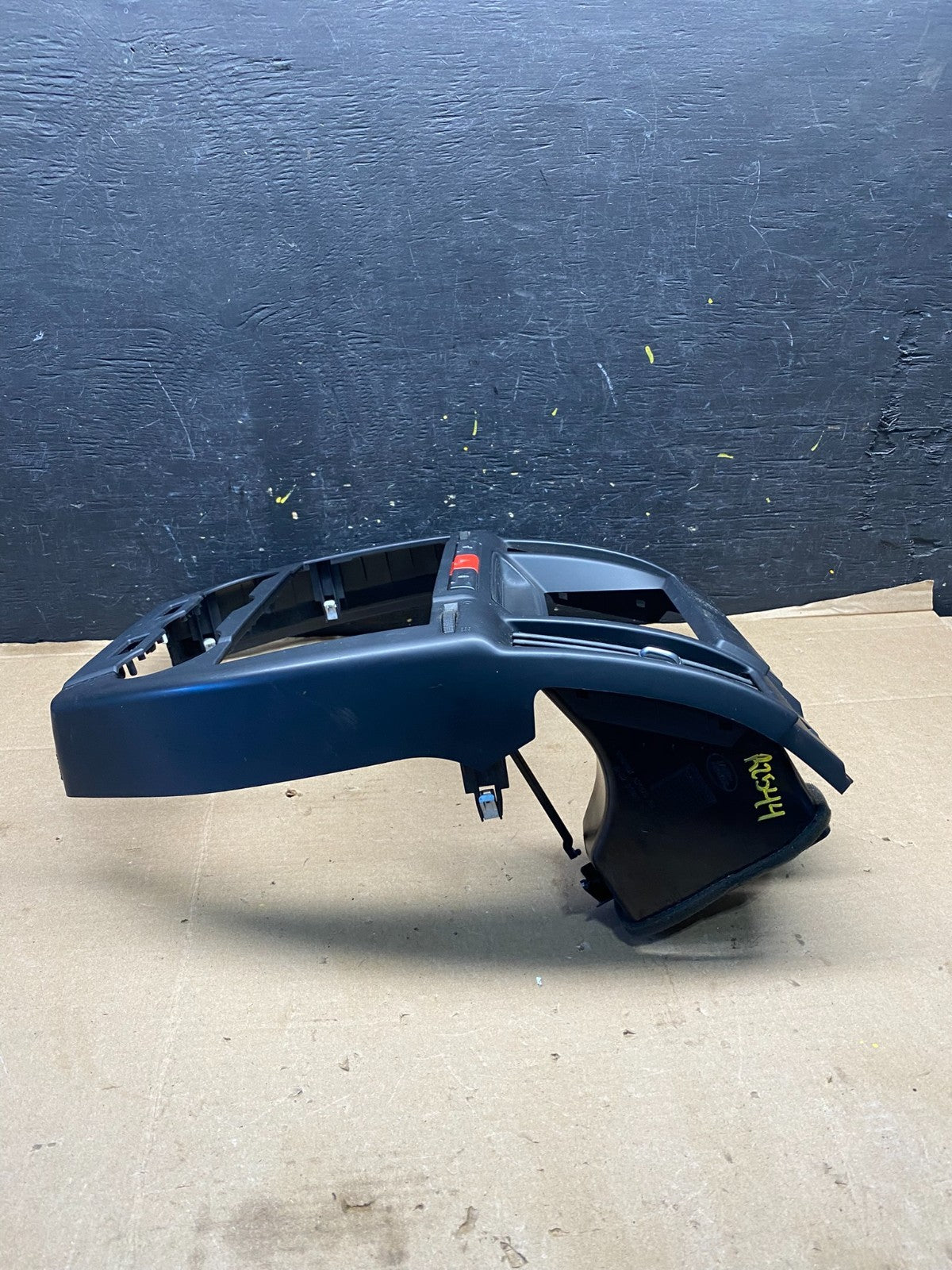 2008 - 2012 Land Rover LR2 OEM Center Radio Climate Dash Air Vent Bezel R2545 DG2