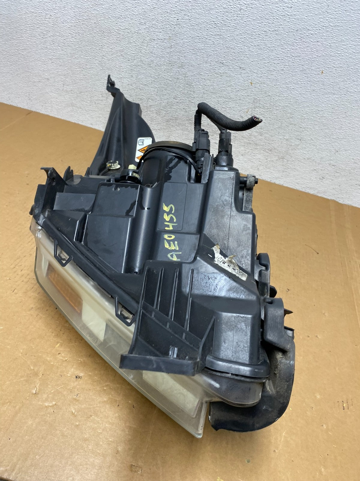 2011 to 2015 Ford Explorer Right Passenger Xenon Headlight AE0455 DW9