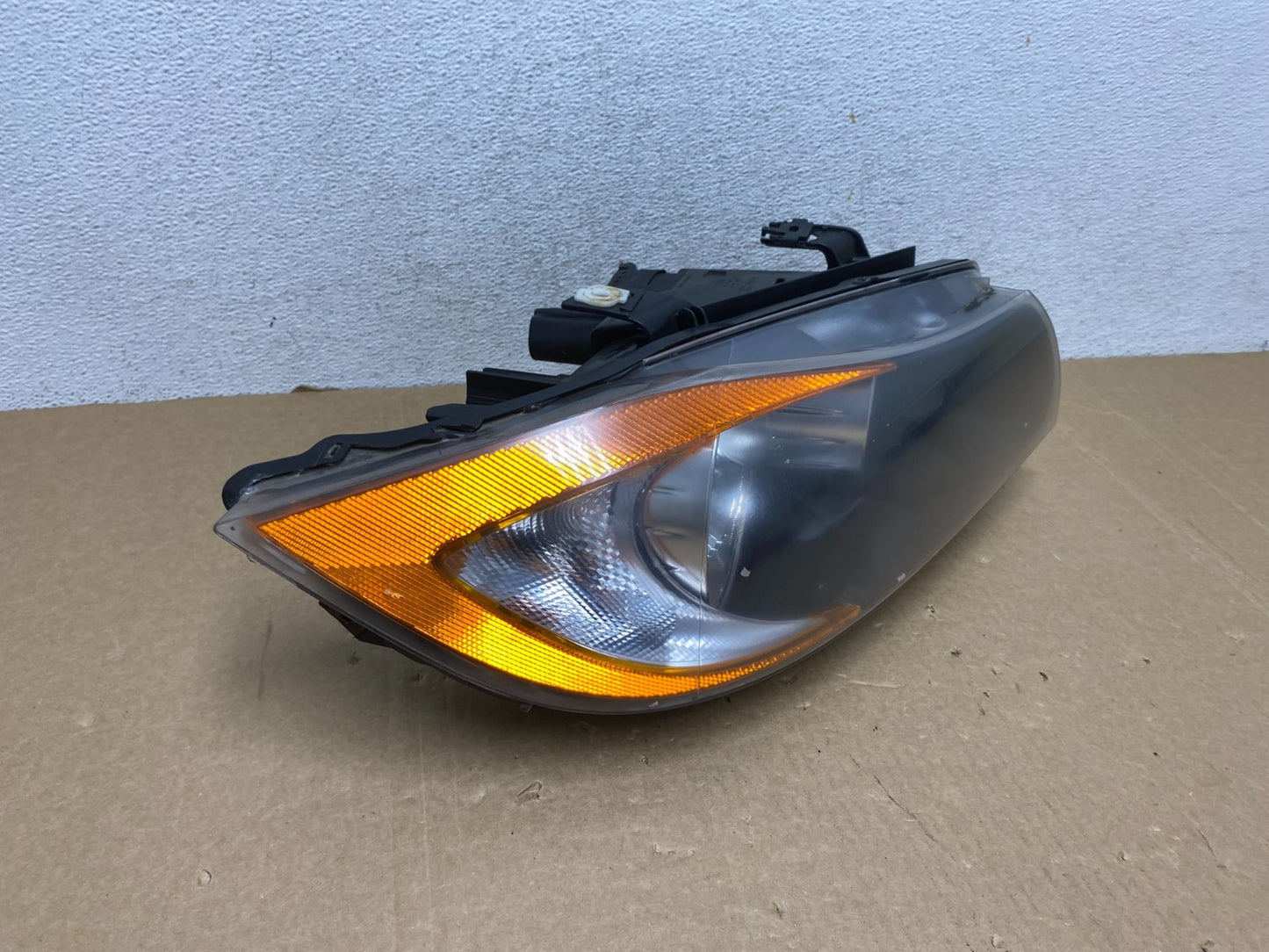 Halogen 2006 to 2008 BMW 3 Series Headlight Right Passenger Side AF9955 DW2