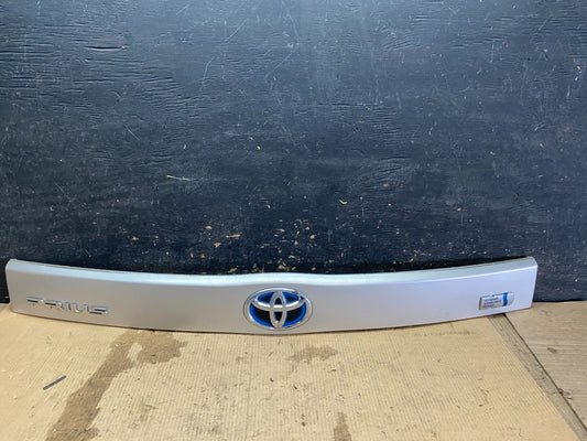 2010 to 2015 Toyota Prius Trunk Rear Tailgate Molding Panel 76801-00900 X3201 DG0