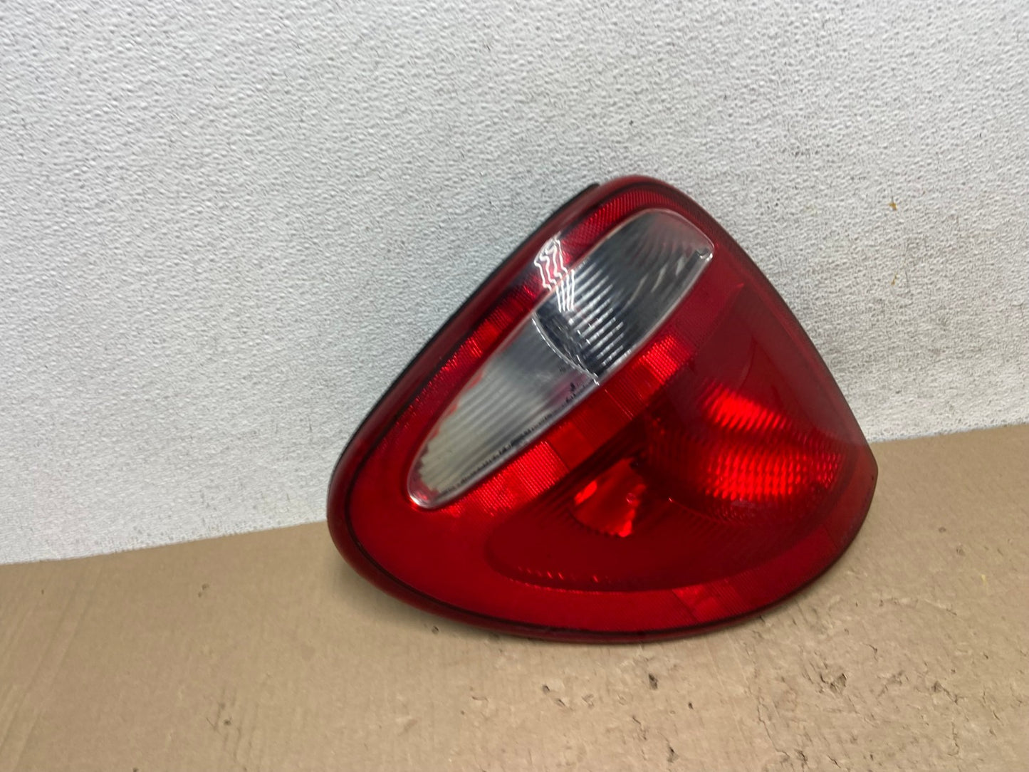 2004 to 2007 Dodge Grand Caravan Left Driver Lh Tail Light AE9842 LK2