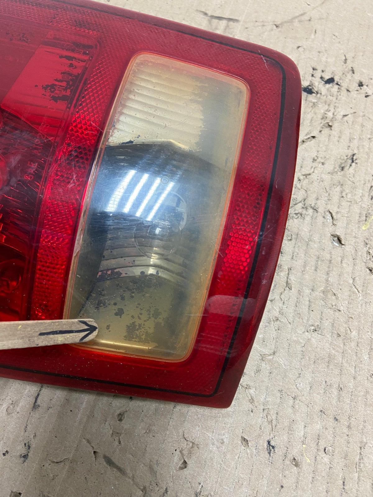 2002 to 2006 Dodge Ram 1500 Right passenger Rh side Tail Light AF5979 LK4