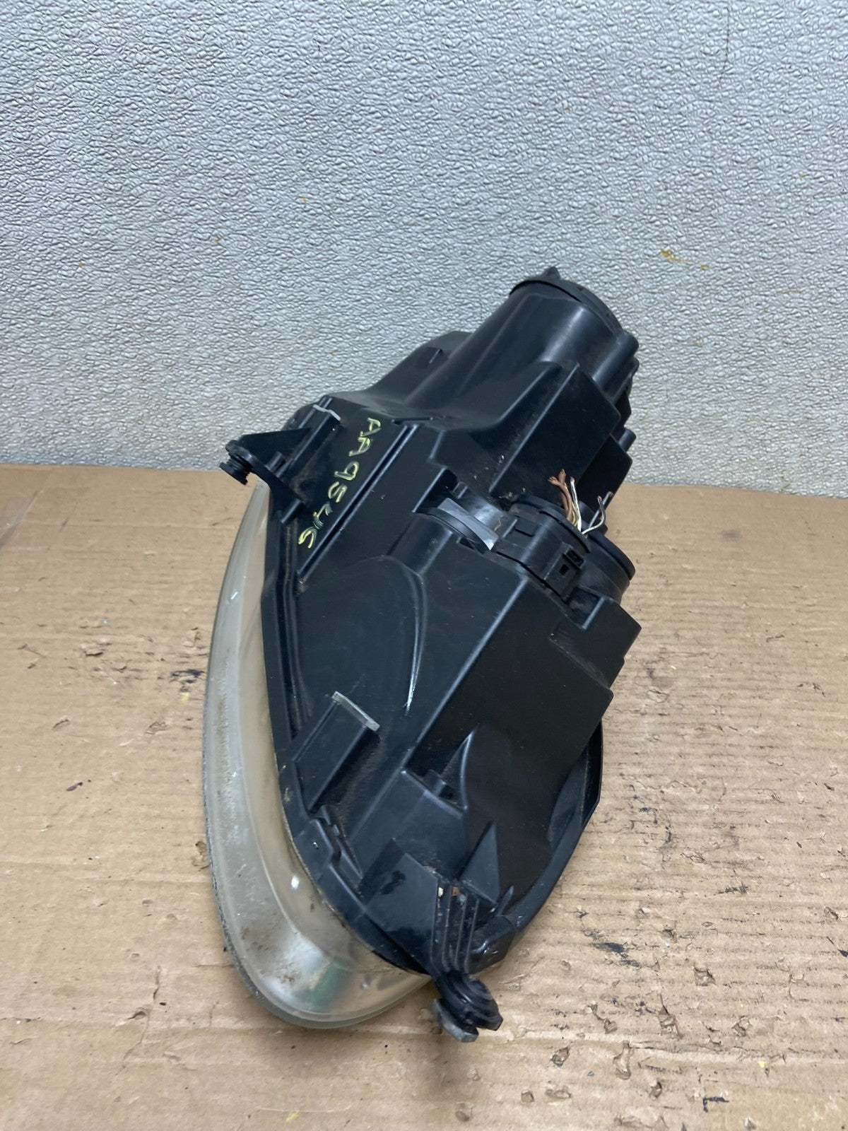 2005 to 2010 Volkswagen Jetta Left Driver LH Side Headlight Halogen AA9546 DW5