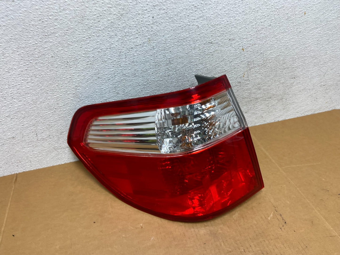 2005 2006 2007 Honda Odyssey Left Driver LH Side Tail Light AD8974 DW2