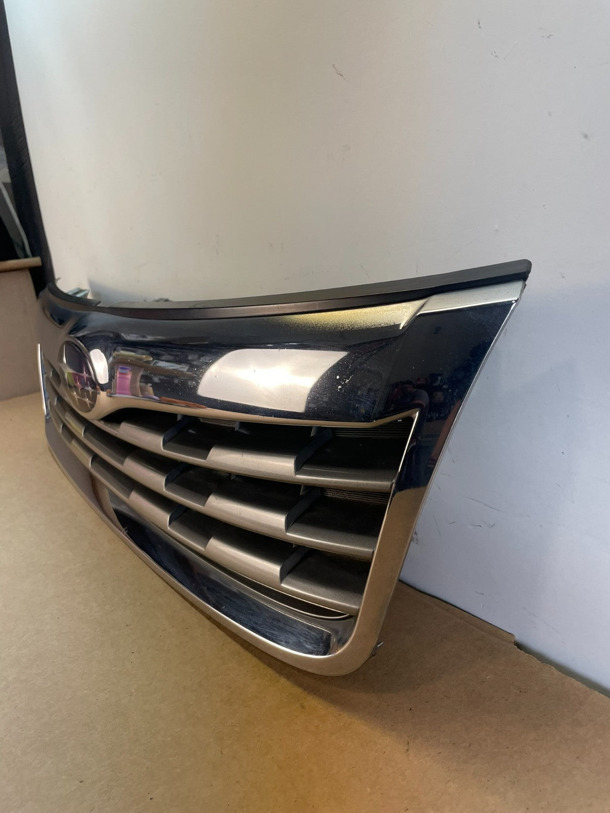 2009 2010 Subaru Forester Front Upper Chrome Grille Grill AF8561 DG1