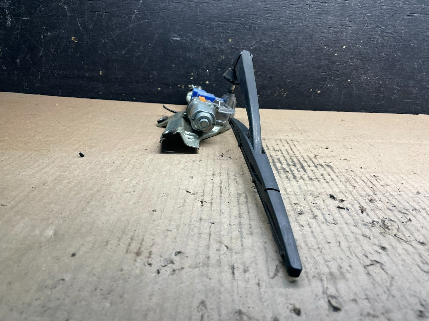 2010 to 2013 Subaru Forester Rear Windshield Washer Wiper Motor u9263 DG4