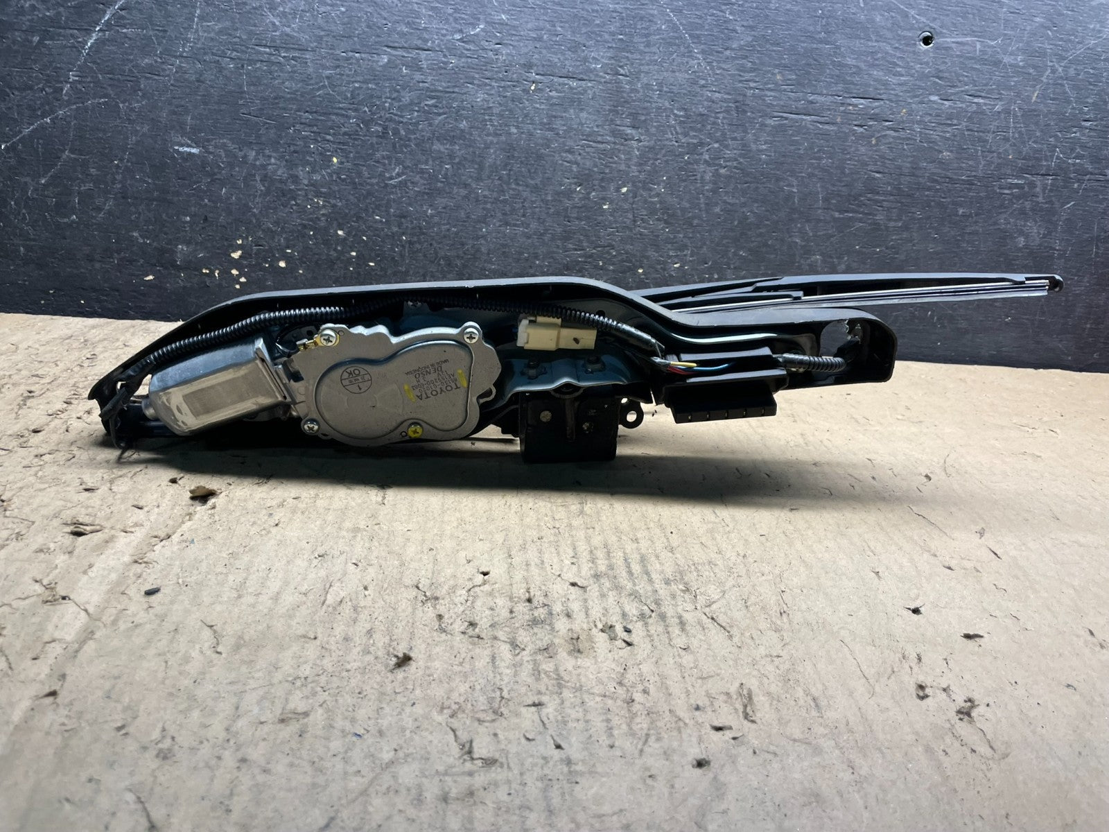 2003 to 2009 Toyota Corolla Matrix Rear Wiper Windshield Motor OEM W6871 DG5