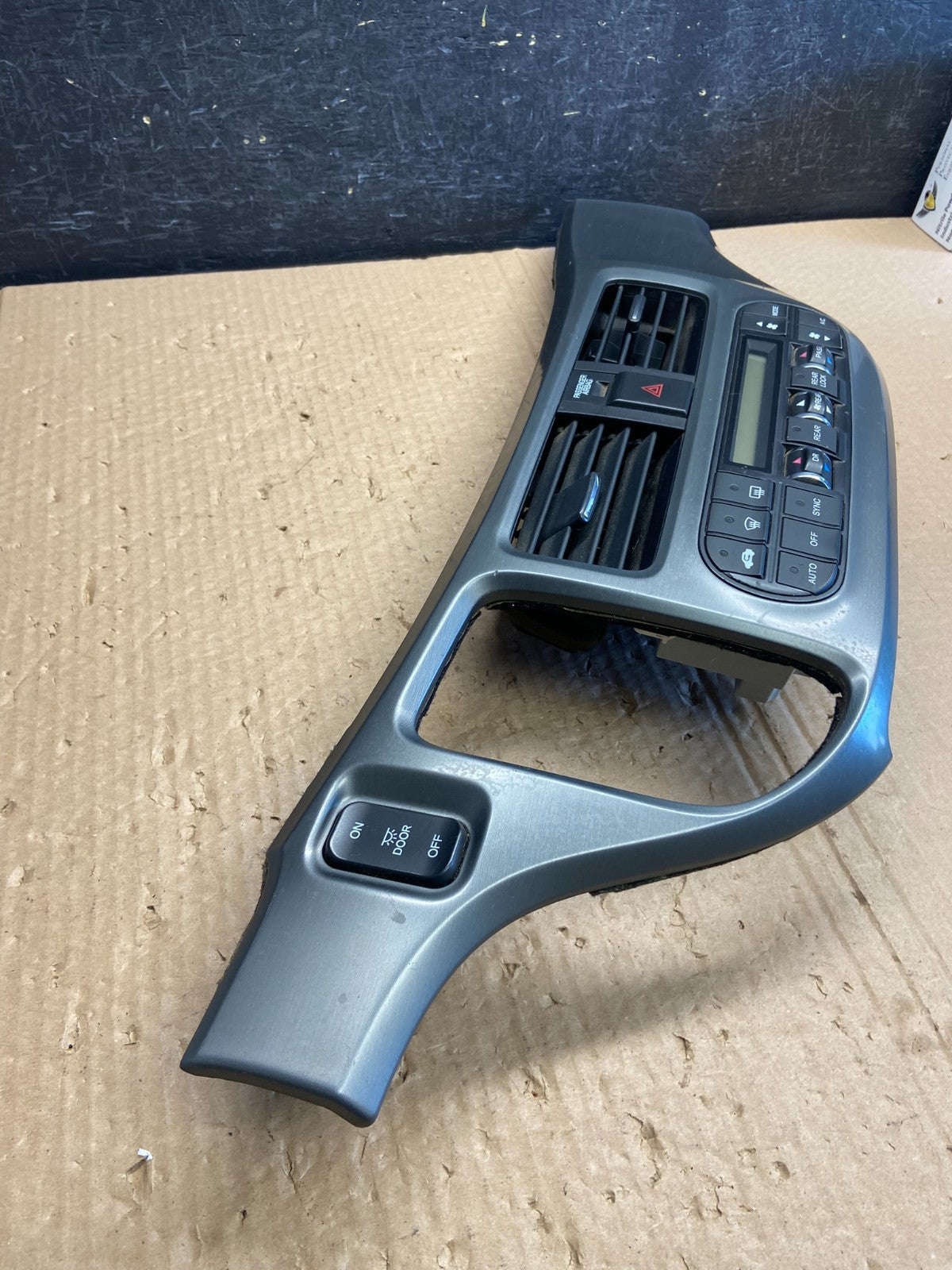 2005 to 2010 Honda Odyssey Radio Climate Control Dash Trim Bezel af6350 DG4