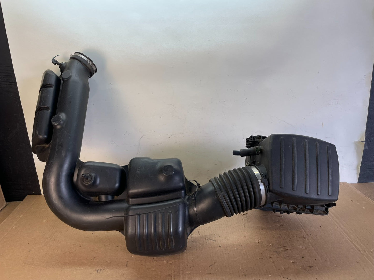 2011 - 2013 Dodge Durango 3.6L Resonator Air Intake Tube ag7635 DG0