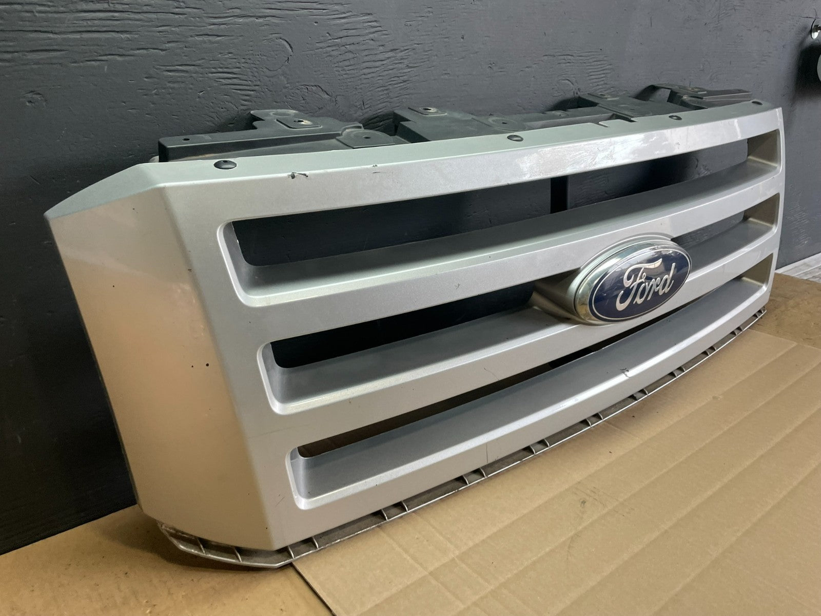 2007 to 2014 Ford Expedition Front Upper Chrome Grill Grille Oem AB7577 DG1