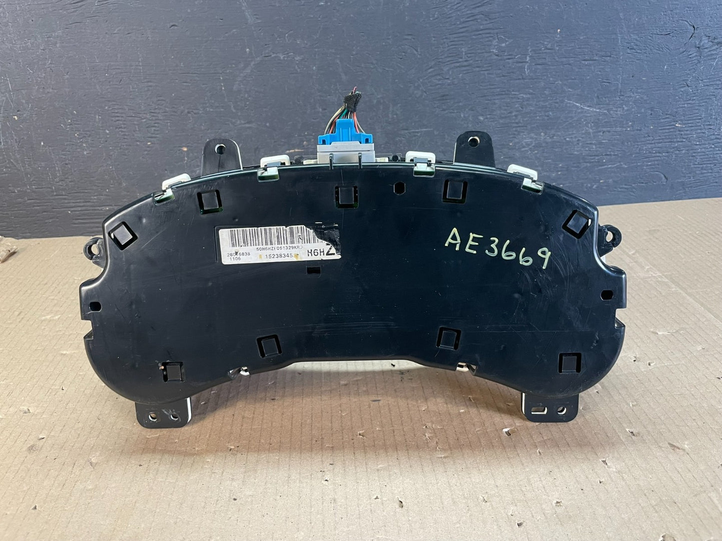 2002 to 2005 Chevrolet Trailblazer Speedometer Cluster Gauge AE3669 DG7