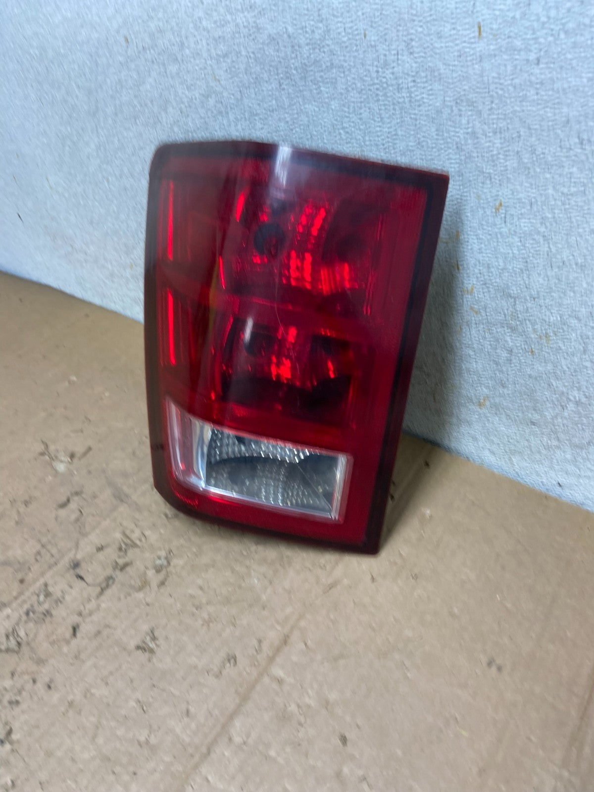 2005 to 2006 Jeep Grand Cherokee Left Driver Side Lh Tail Light AI9401 LK1