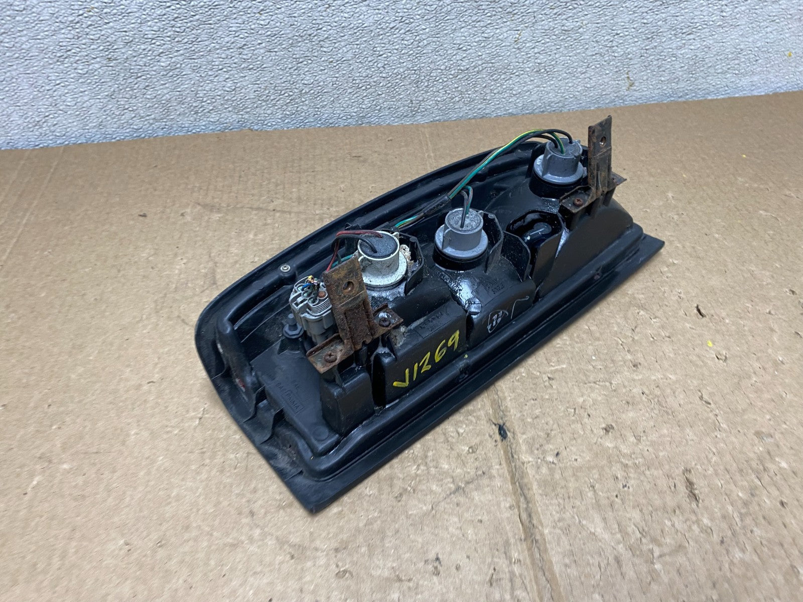 1998 1999 2000 Nissan Frontier Right Passenger RH Side Tail light V1269 DW7