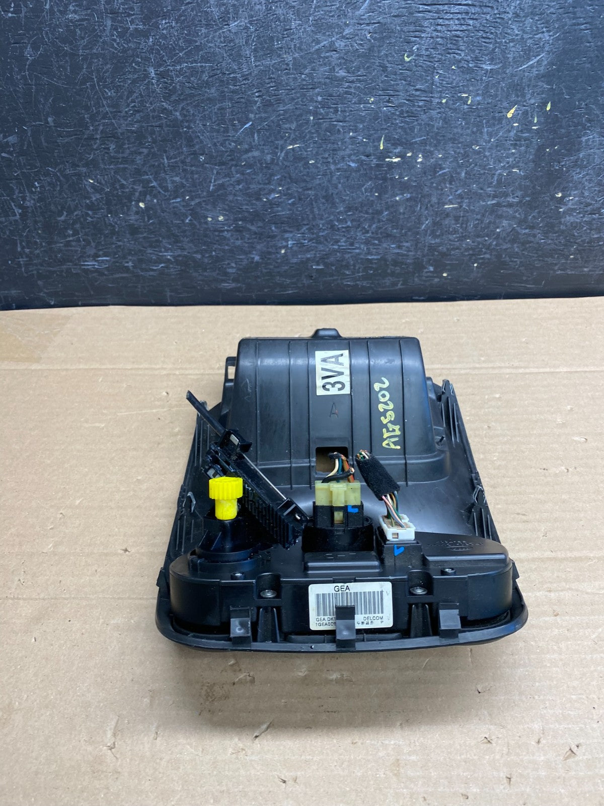 206 - 2009 Kia Rio A/C Climate Control Panel Trim Bezel AG5202 DG3