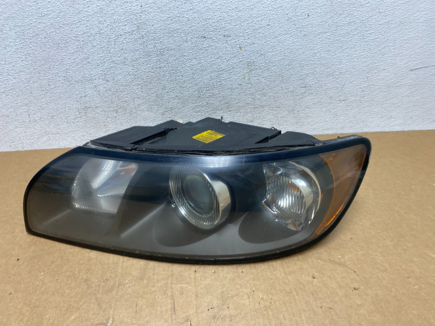 2004 to 2007 Volvo S40 Left Driver LH Side Headlight AD6133 DW0