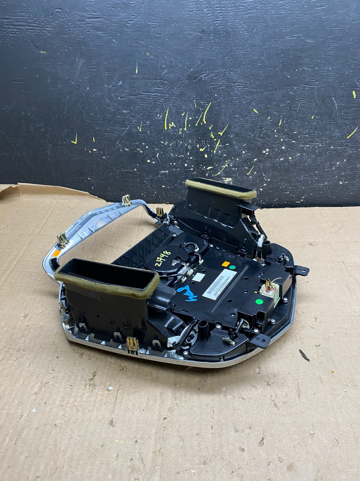 2011-2012 Cadillac SRX A/C Heater Radio Climate Control Panel Bezel OEM Z1748 DG4