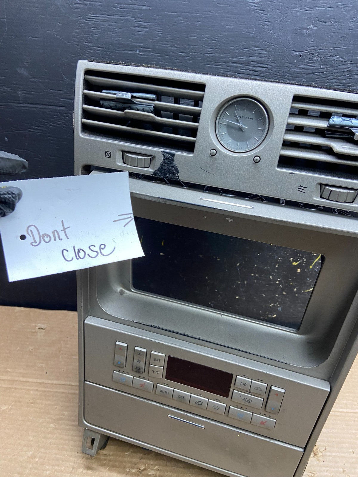 2003 to 2006 Lincoln Navigator Climate Control Bezel Air Vent Dash Trim w2018 DG4