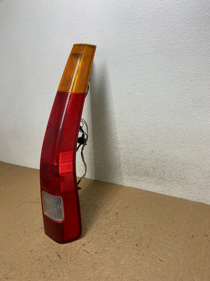 2002 - 2004 Honda Crv Cr-v Right Passenger Rh Side Tail Light AG1301 LK1