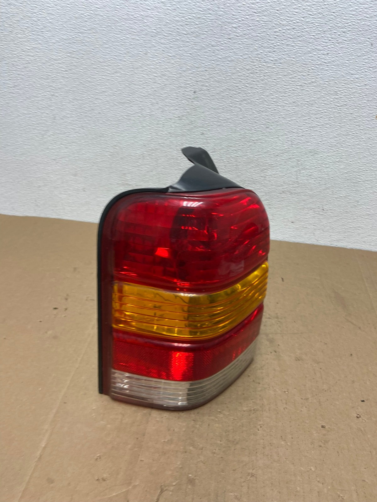 2001 to 2007 Ford Escape Left Driver Lh Side Tail Light AC5717 LK2