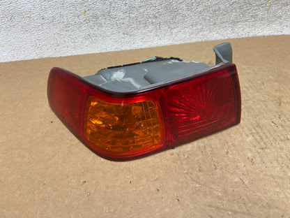 2000 to 2001 Toyota Camry Tail Light Left Driver Lh Side AI3430 LK0