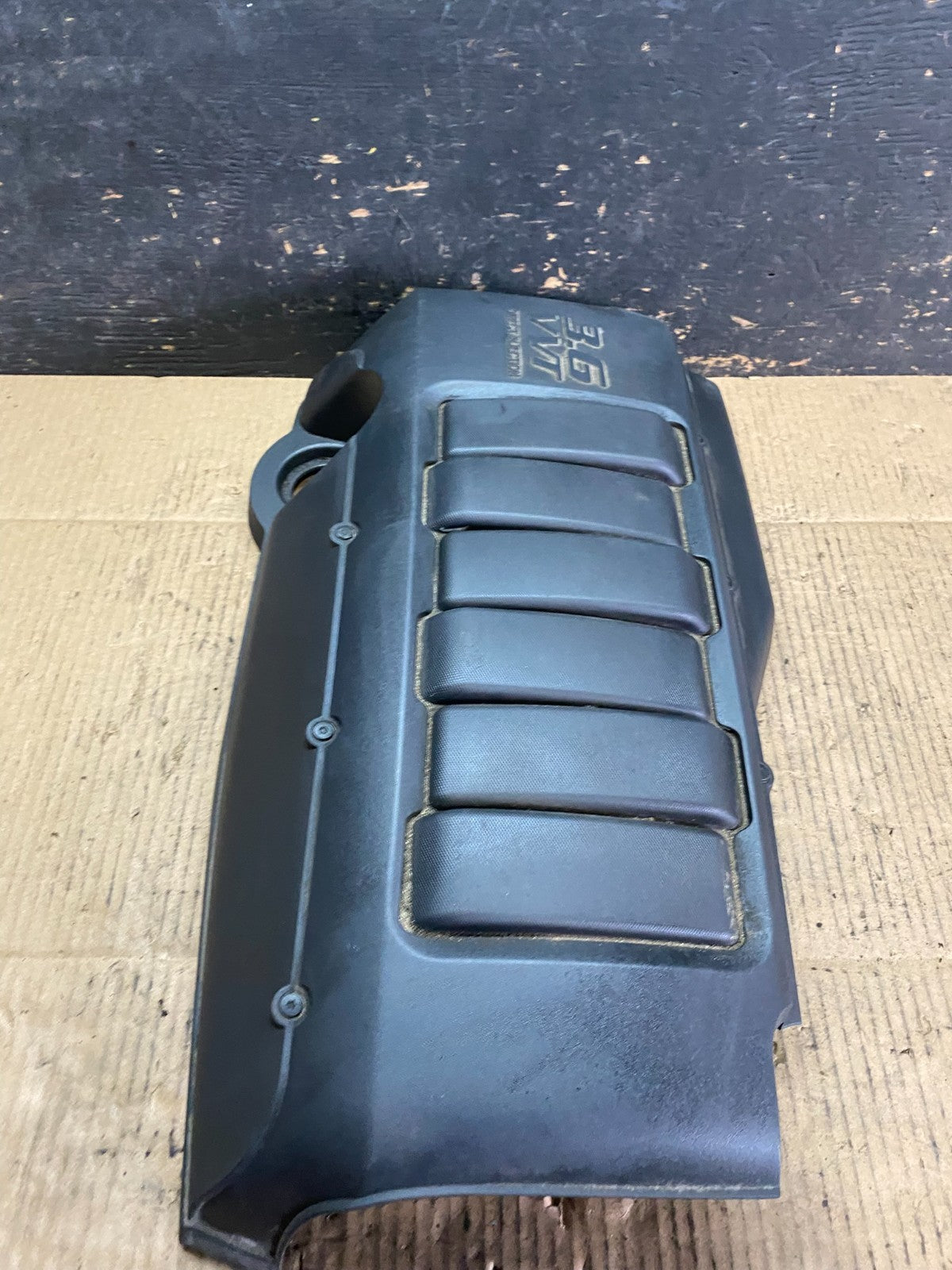 2007 to 2008 GMC Acadia 3.6L VVT Engine Cover Shield OEM T6636 DG2
