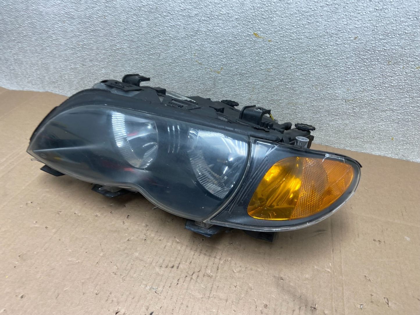 2002 to 2005 BMW 3 E46 Sedan Left Driver Halogen OEM Headlight X92831
