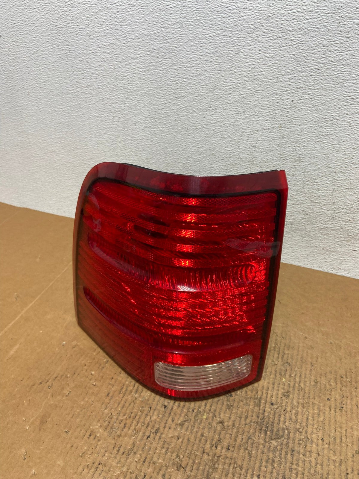 2002 to 2005 Ford Explorer Left Driver Lh Side Tail light AE1507 LK0