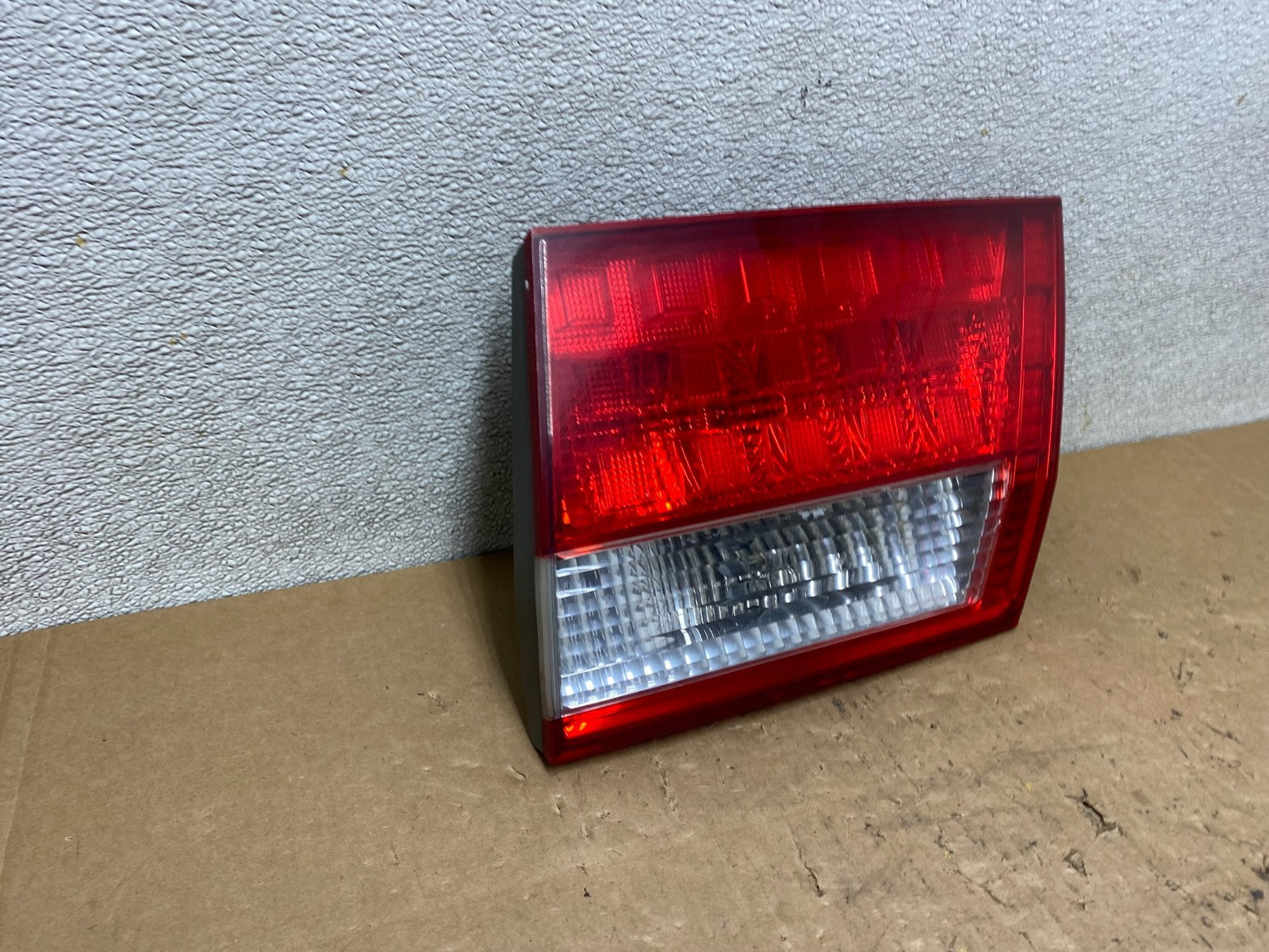 2005 2006 2007 Honda Odyssey Inner Right Passenger RH Tail Light V5645 DW2