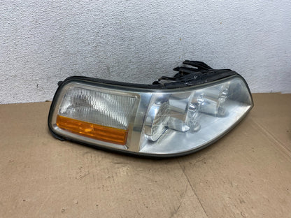 2005 to 2011 Lincoln Town Car Right Passenger Rh Side Headlight AG4660 DW2