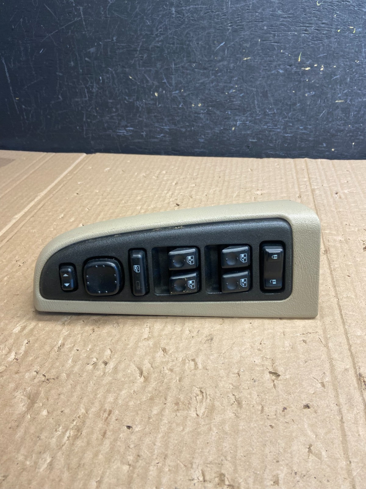 2003 to 2006 Suburban Tahoe Yukon Front Left Driver Window Switch AF6328 DG0