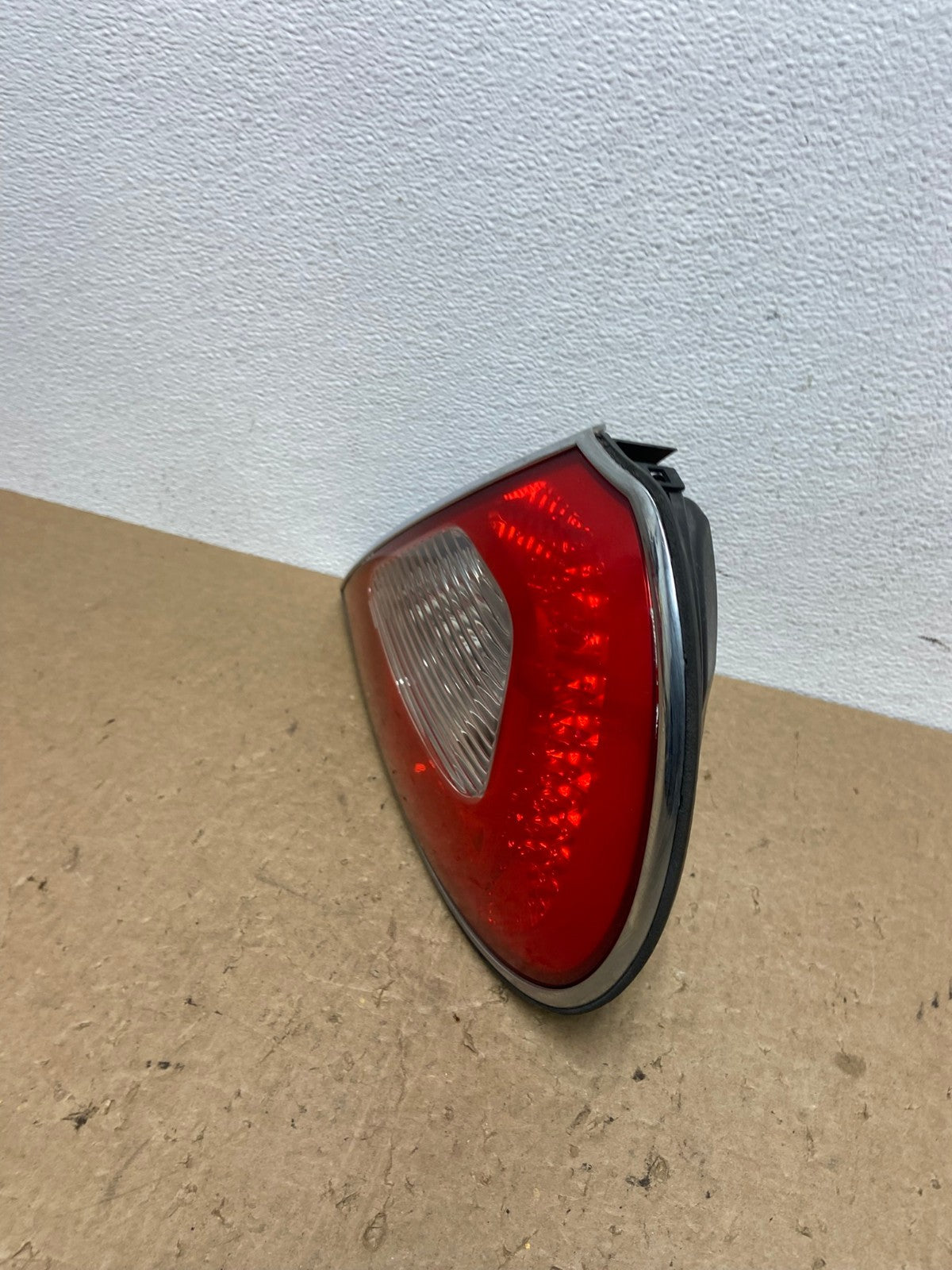 2004 to 2006 Jaguar XJ8 Right Passenger RH Side Tail Light AC1490 LK1