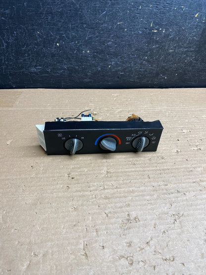 2001 - 2007 GMC Chevrolet Express 1500 Climate Control A/C AG6237 DG0