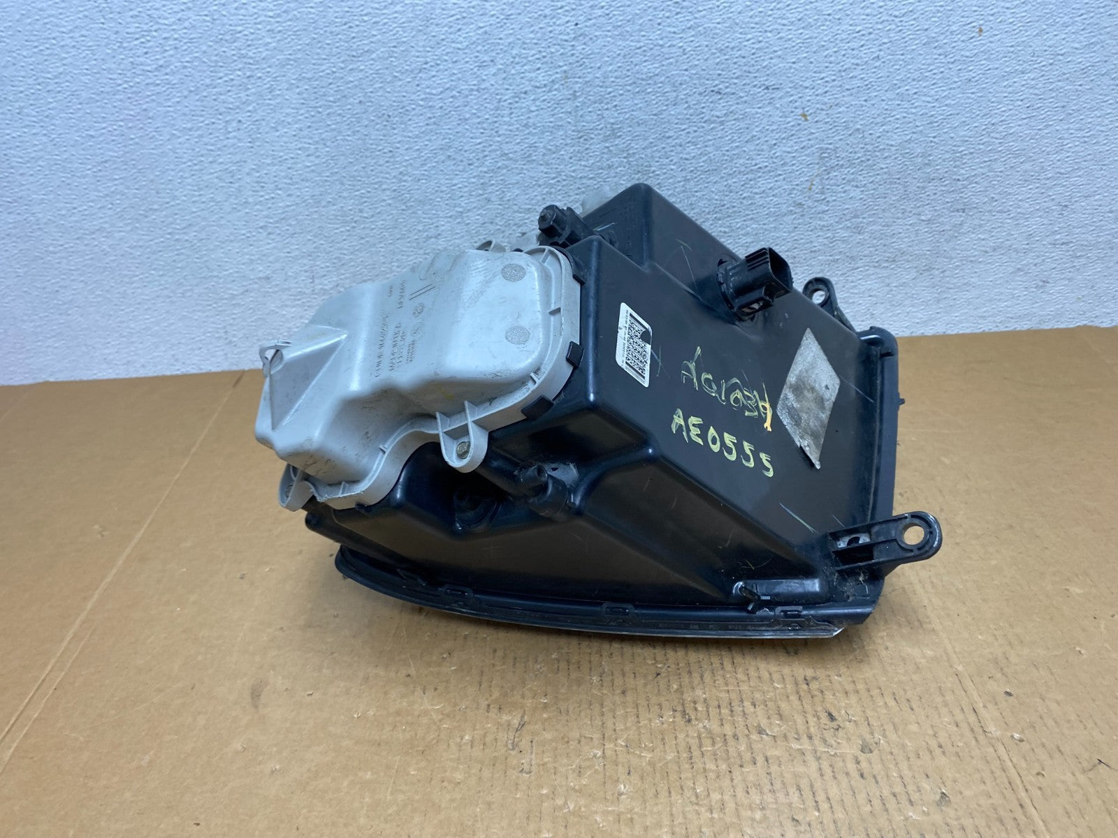 2005 to 2011 Cadillac STS Left Driver LH Side Xenon Headlight AE0555 DW6