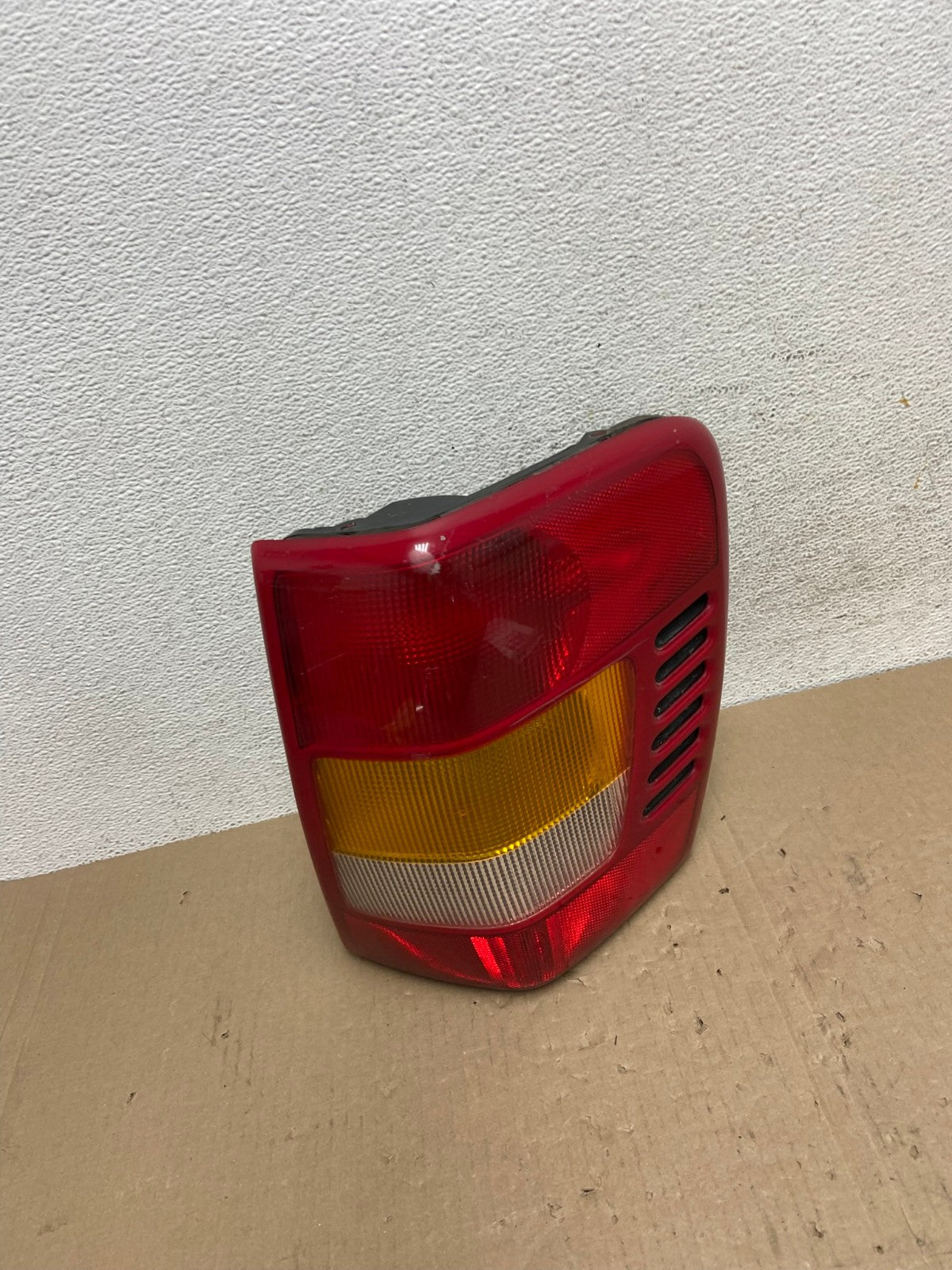 1999-2004 Jeep Grand Cherokee WJ Right Passenger Rh Tail Light AE9609 LK2