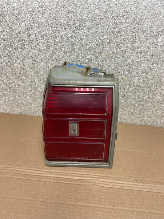 1980 Oldsmobile Delta 88 Left Driver LH Side Tail Light AB0966 LK0