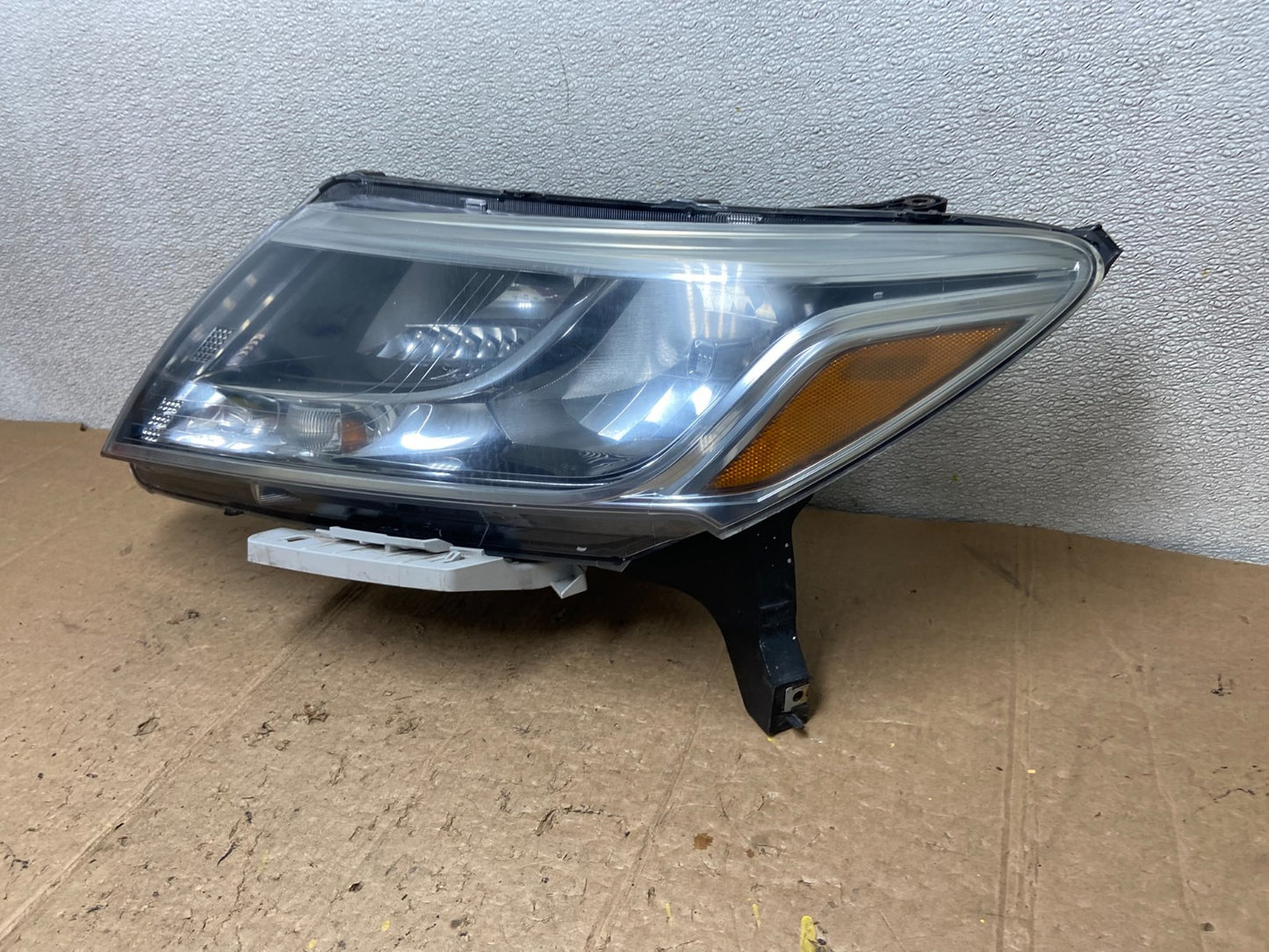 2013 to 2016 Nissan Pathfinder Left Driver LH Side Headlight Halogen OEM AA41111
