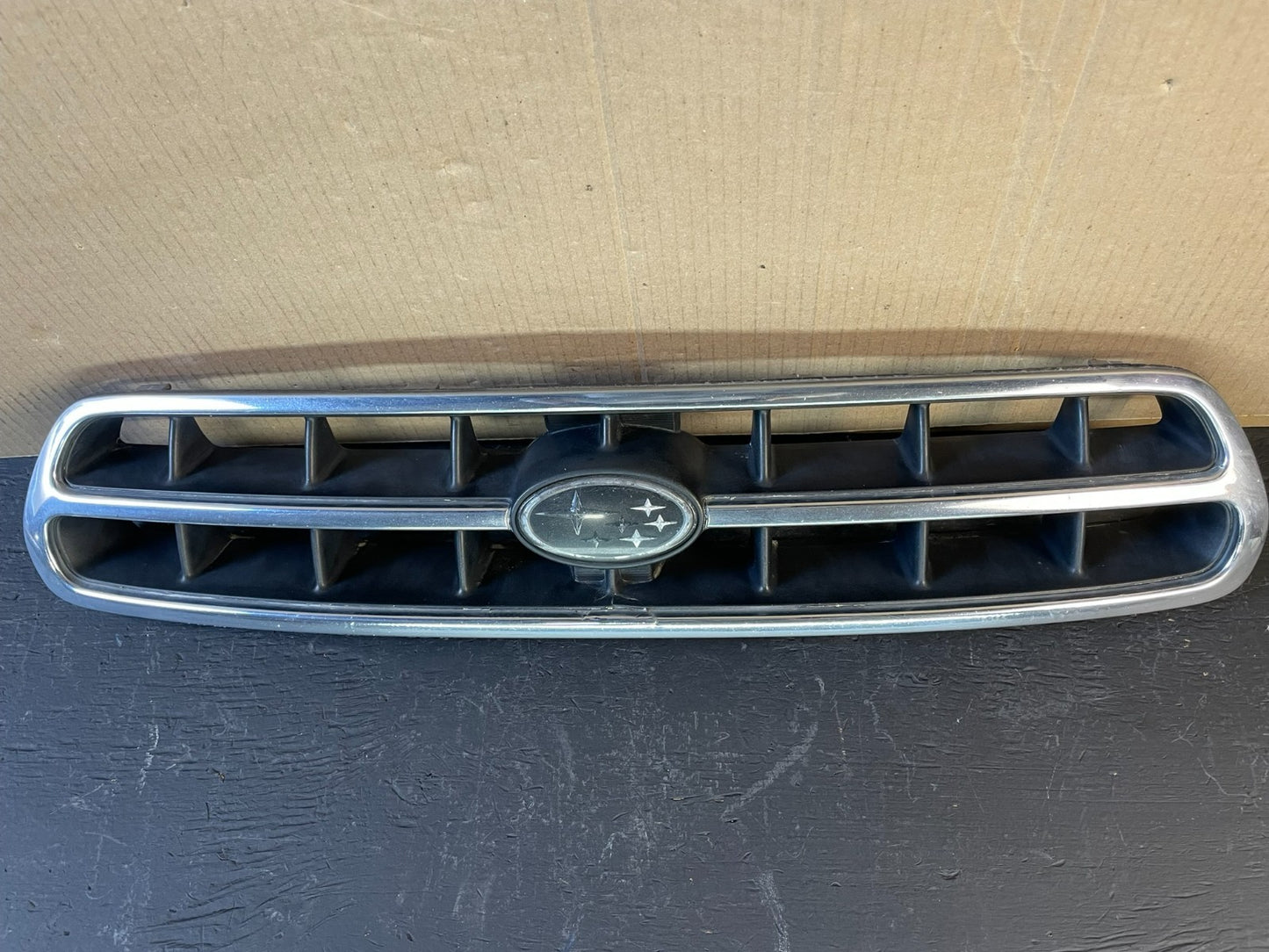 2000 to 2002 Subaru Legacy Outback Grill Grille OEM AC2013 DG0