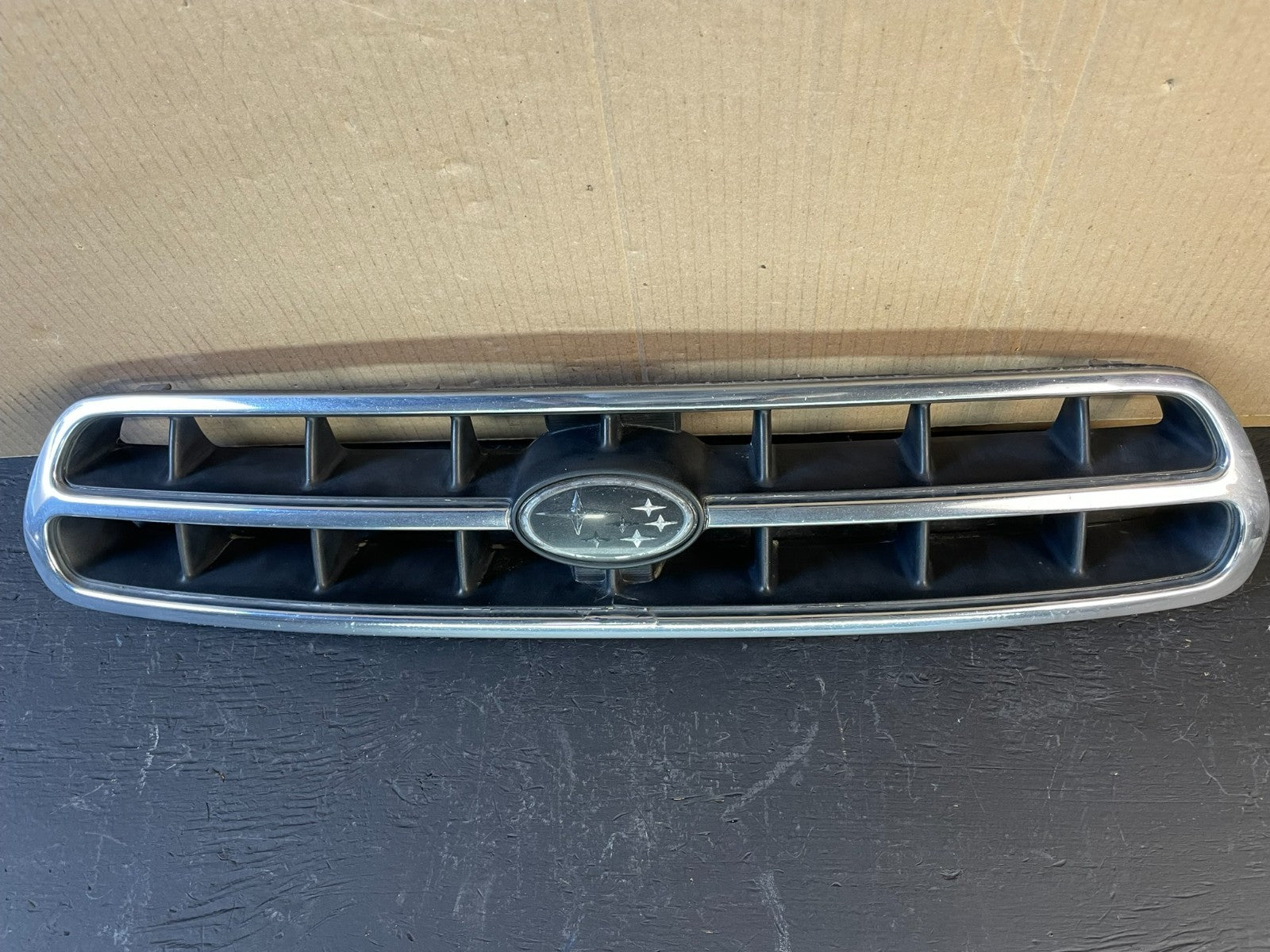 2000 to 2002 Subaru Legacy Outback Grill Grille OEM AC2013 DG0