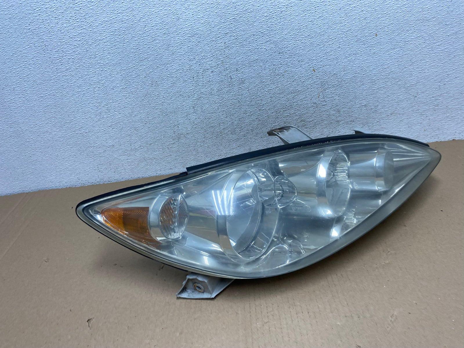 2005 to 2006 Toyota Camry Right Passenger RH Halogen Headlight AF3040 LK2