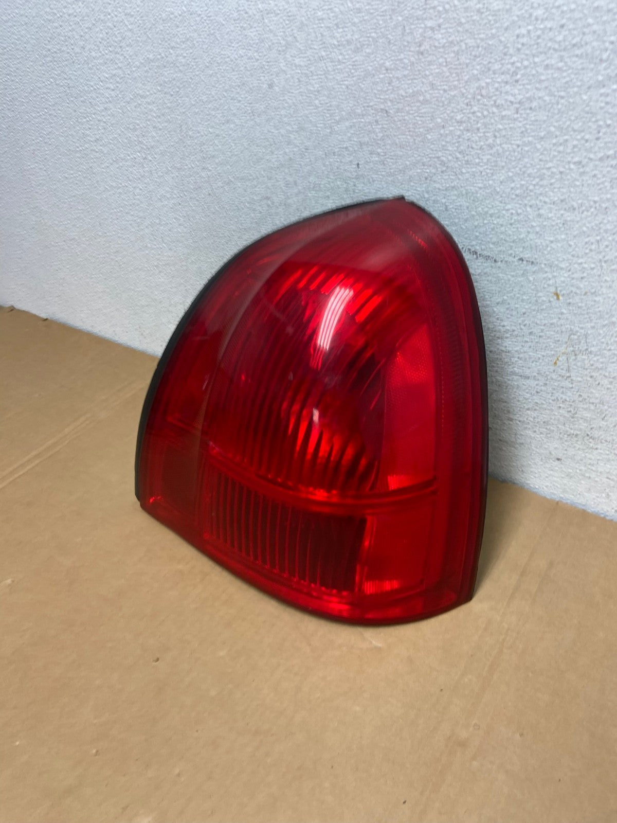 2003 to 2011 Lincoln Town Car Right Passenger Rh Tail Light AD2572 LK1